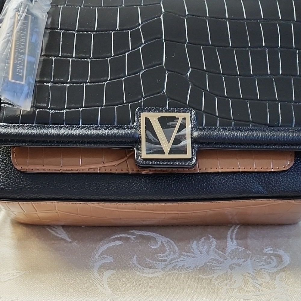 VS Black and Tan Croc-Embossed Handbag! BRAND NEW!